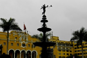 Plaza de Armas limeña